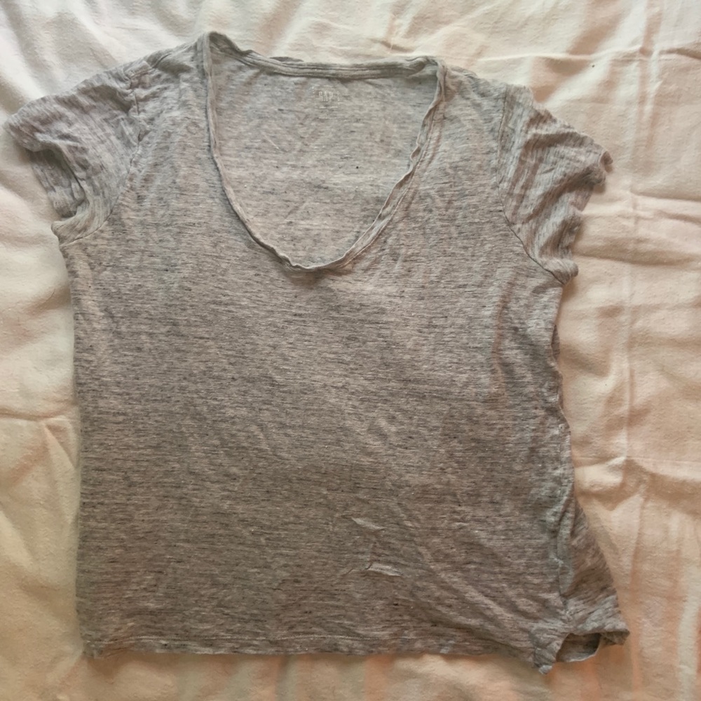 🌸3/$15 GAP gray t shirt